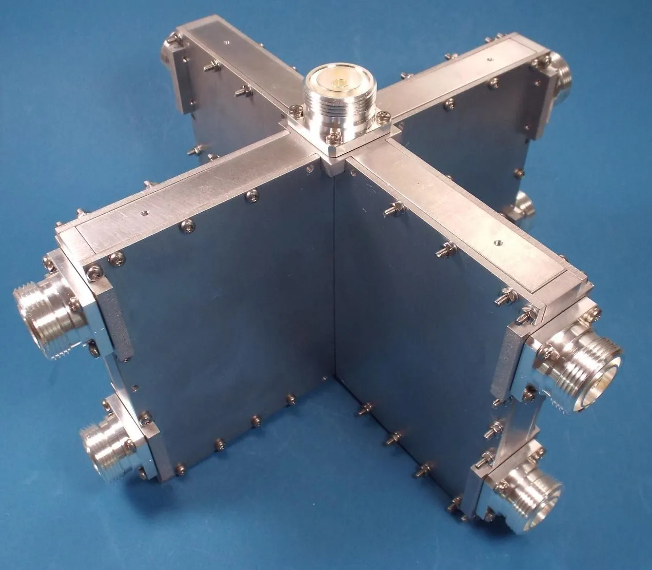 Stable resonance control for high-power plasma sources